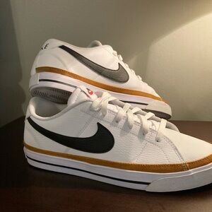 Nike Women’s White and Black Court legacy